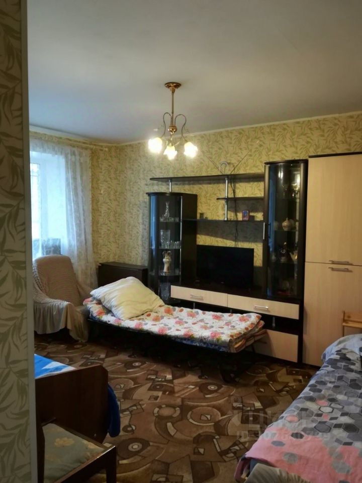 Продажа 3-комн квартиры на вторичном рынке пос. При железнодорожной станции Приветнинское, улица Военных Строителей, 7