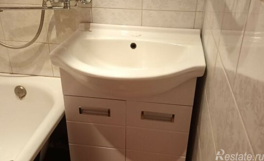 Продажа 3-комн квартиры на вторичном рынке Будапештская улица,  д. 63 к1