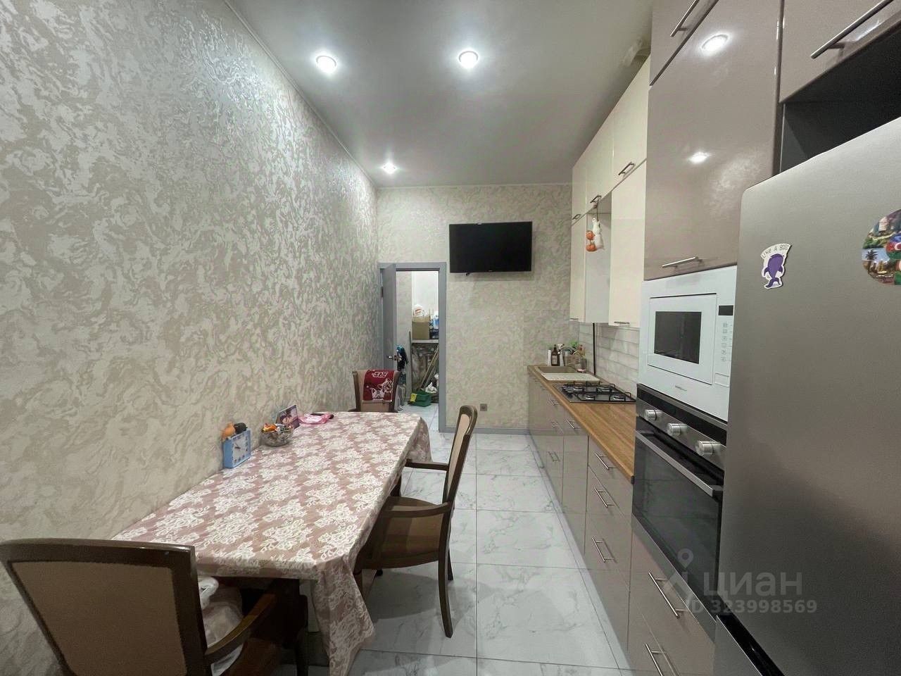 Продажа 3-комн квартиры на вторичном рынке 17-я Васильевского острова линия, 28