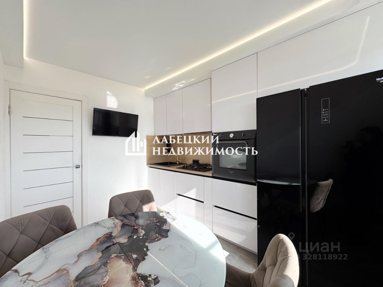 Продажа 3-комн квартиры на вторичном рынке проспект Космонавтов, 32К2
