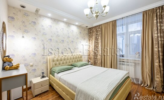 Продажа 4-комн квартиры на вторичном рынке Луков пер,  д. 8