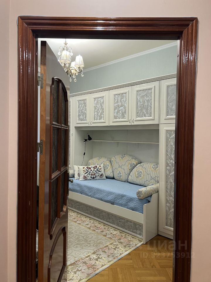 Продажа 4-комн квартиры на вторичном рынке Покровский бульвар, 14/5