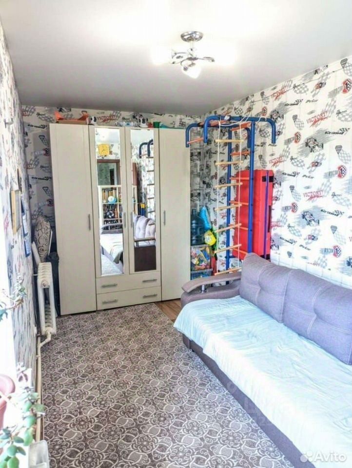 Продажа 3-комн квартиры на вторичном рынке Луга, улица Победы, 3