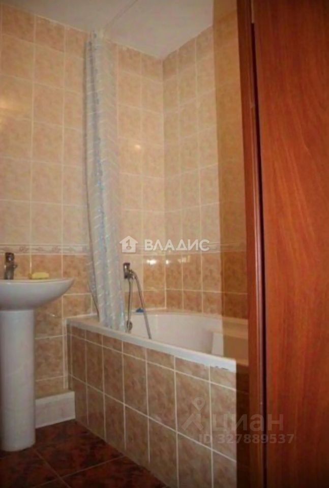 Продажа 1-комн квартиры на вторичном рынке Лесной пгт, улица Советская, 3Вк1