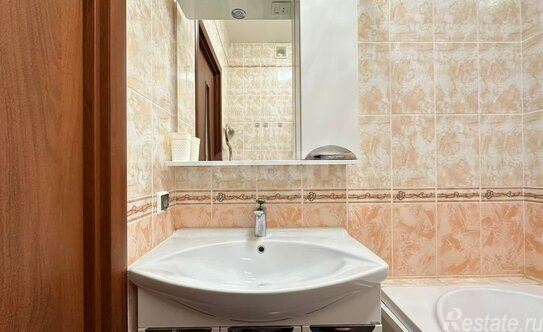 Продажа 2-комн квартиры на вторичном рынке Репищева улица,  д. 10 к1