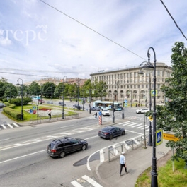 Продажа 3-комн квартиры на вторичном рынке линия 8-я В.О.,  д. 19