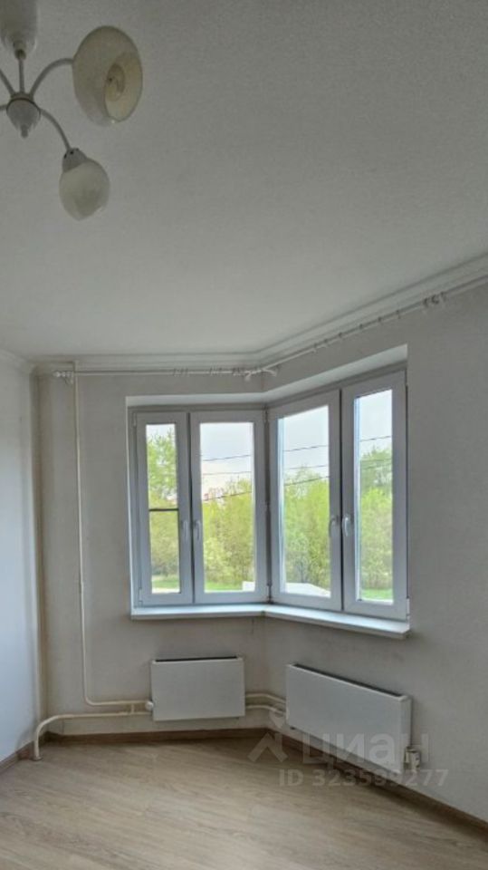 Продажа 3-комн квартиры на вторичном рынке Изюмская улица, 49к2