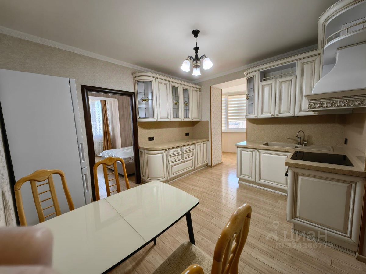 Продажа 2-комн квартиры на вторичном рынке Одинцово, Садовая улица,  д. 24