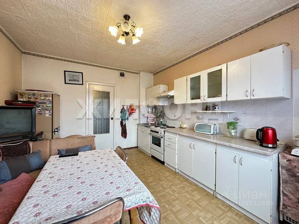 Продажа 3-комн квартиры на вторичном рынке Дунайский проспект, 24