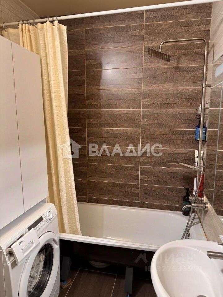 Продажа 1-комн квартиры на вторичном рынке бульвар Александра Грина, 3