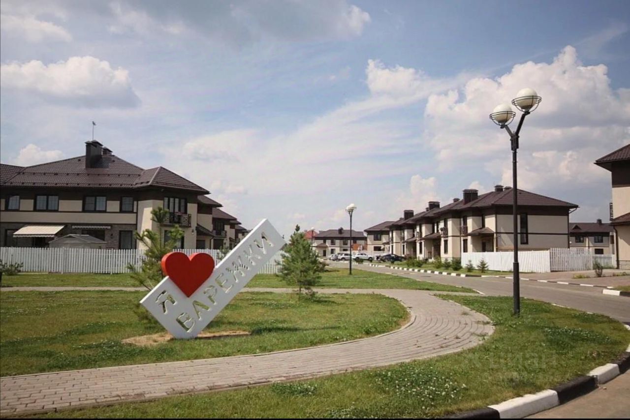 Продажа 1-комн квартиры на вторичном рынке Варежки кв-л, улица Кленовая,  д. 1