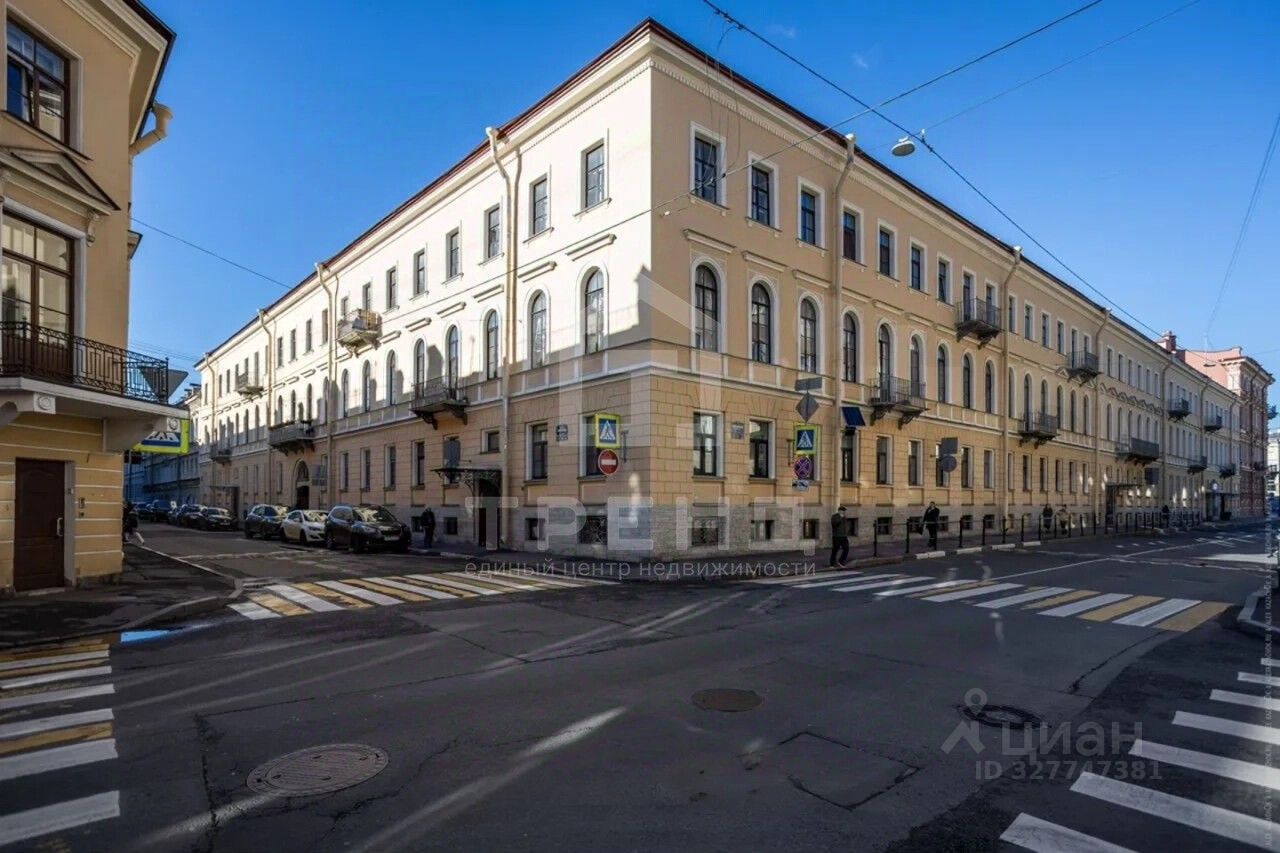 Продажа 4-комн квартиры на вторичном рынке набережная Реки Мойки, 82
