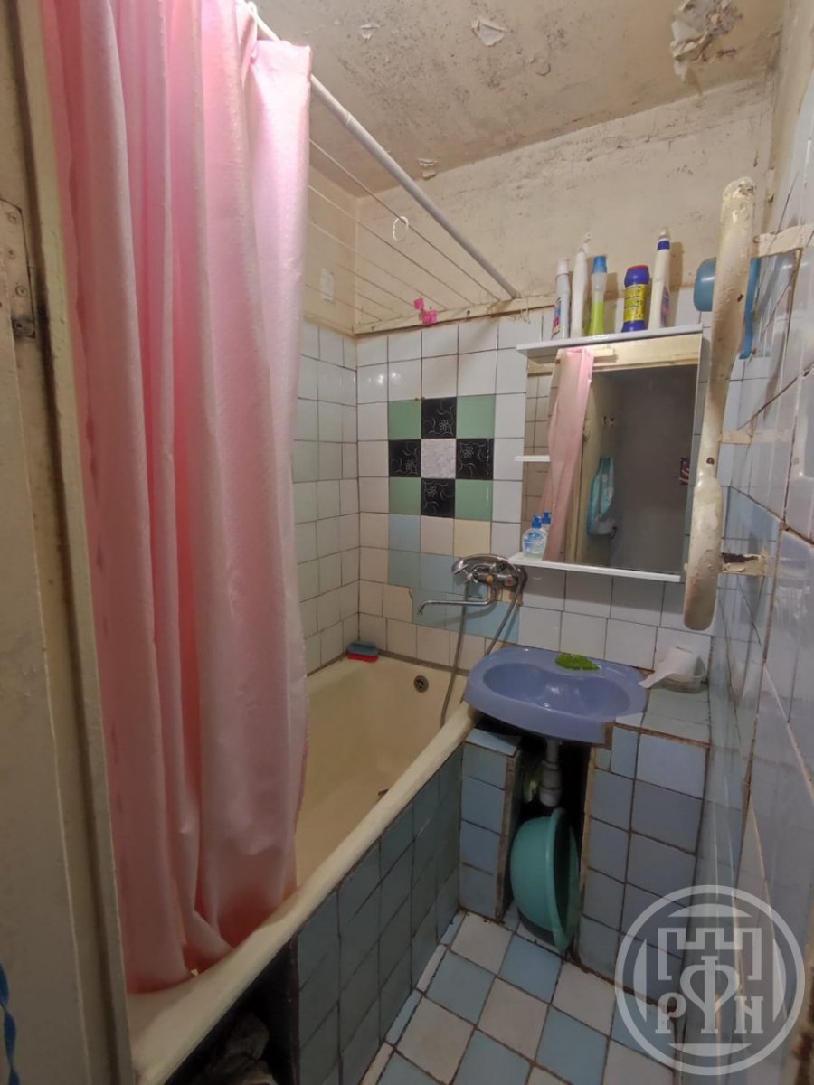 Продажа 1-комн квартиры на вторичном рынке Ломоносов г., Ораниенбаумский просп.,  д. 49,  к. 1