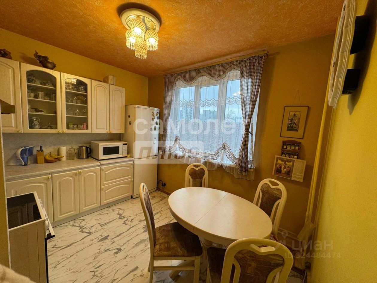 Аренда 3-комн квартиры на вторичном рынке Новгородская улица, 4