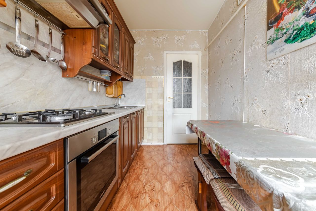 Продажа 3-комн квартиры на вторичном рынке улица Новоселов, 2