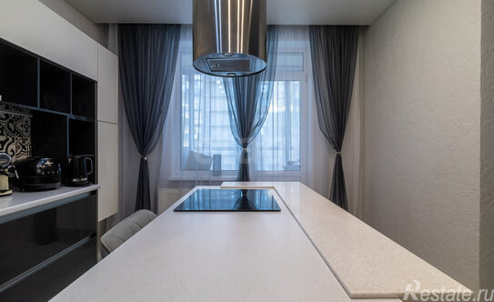 Продажа 3-комн квартиры на вторичном рынке улица Адмирала Коновалова,  д. 2-4