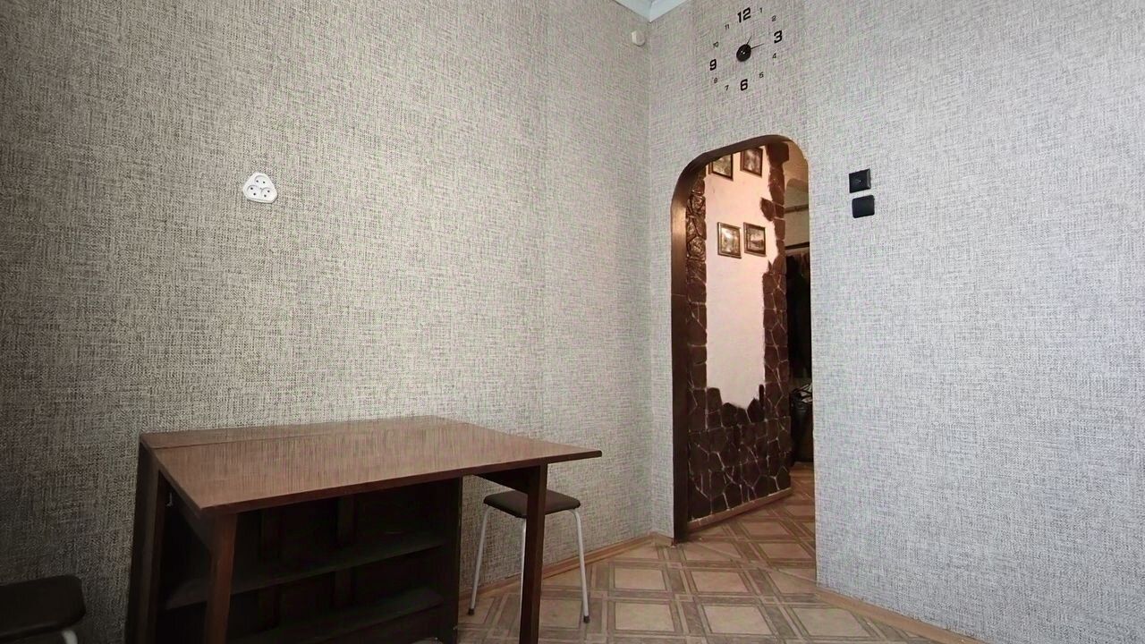 Продажа 2-комн квартиры на вторичном рынке Пикалево г., улица Строительная, 36