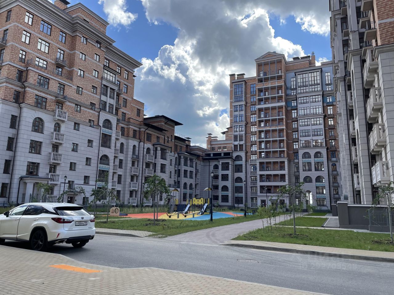 Продажа 2-комн квартиры на вторичном рынке Город-событие мкр, с. Лайково, 68