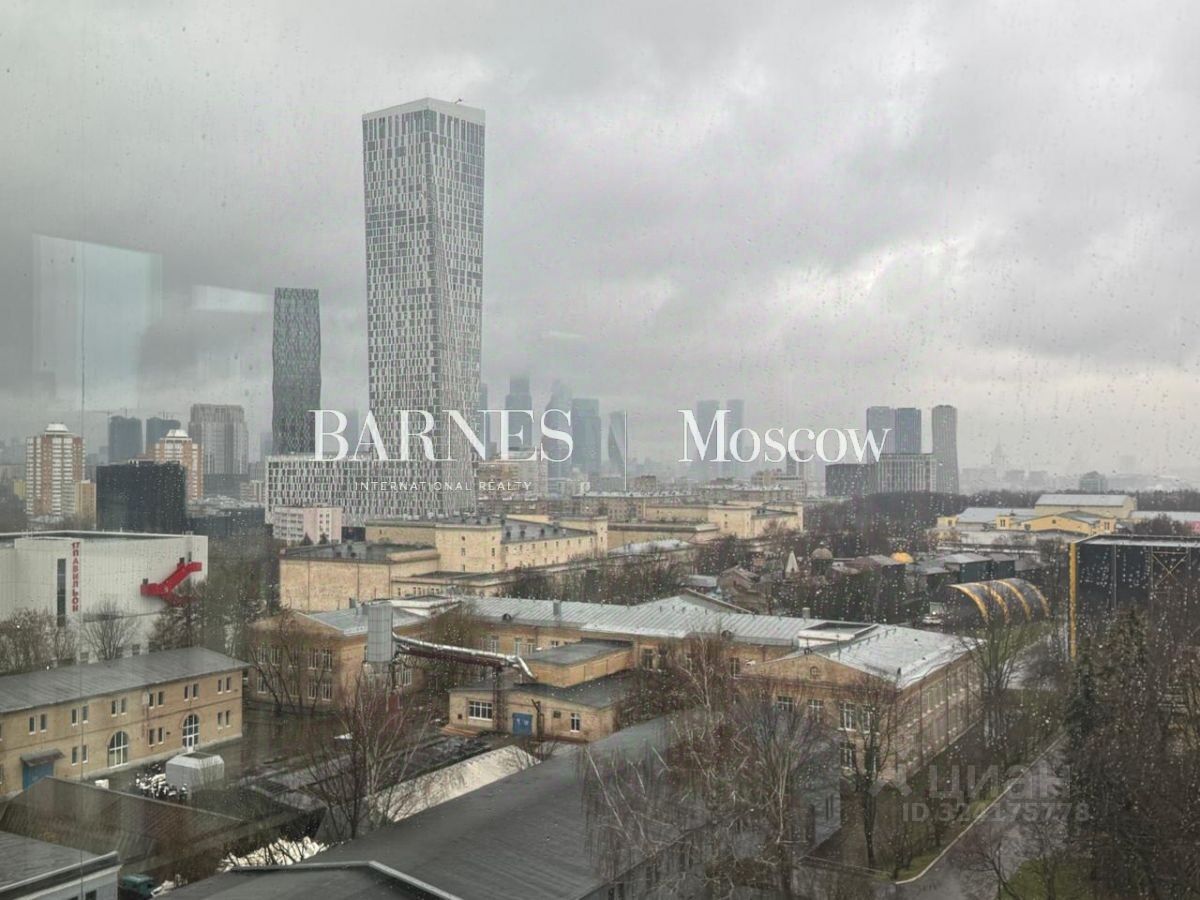 Продажа 3-комн квартиры на вторичном рынке Мосфильмовская улица, 1к5