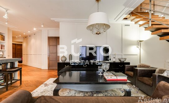 Продажа 5-комн квартиры на вторичном рынке Зачатьевский 1-й пер,  д. 4