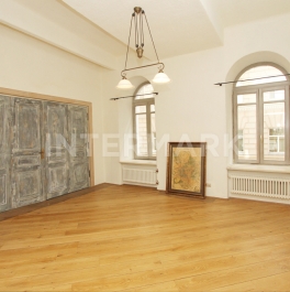 Продажа 4-комн квартиры на вторичном рынке Уланский пер., 19