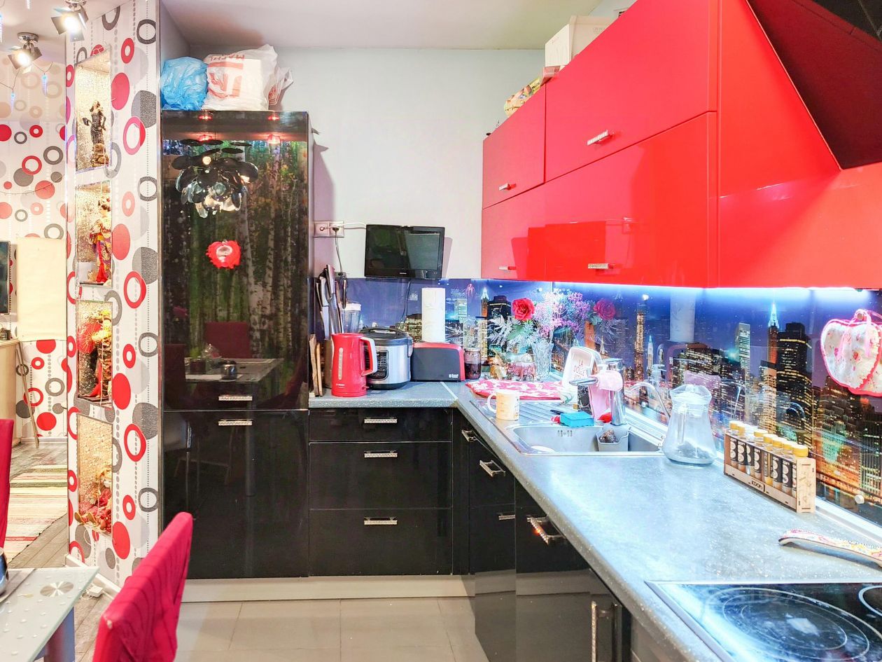 Продажа 3-комн квартиры на вторичном рынке проспект Луначарского, 11к3