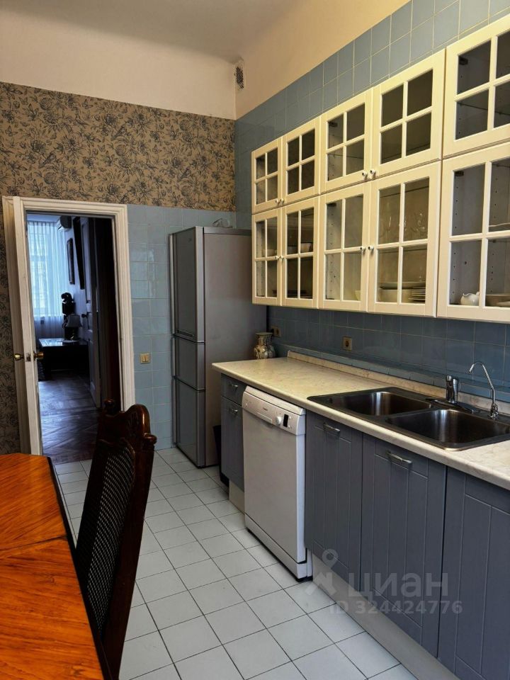 Аренда 4-комн квартиры на вторичном рынке Большая Никитская улица, 31