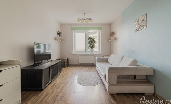 Продажа 3-комн квартиры на вторичном рынке Капитанская улица,  д. 4