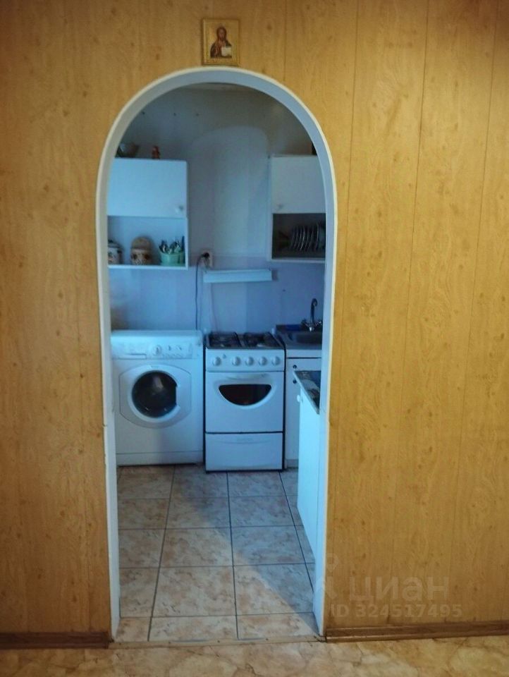 Продажа 3-комн квартиры на вторичном рынке Волхов, улица Марата, 6