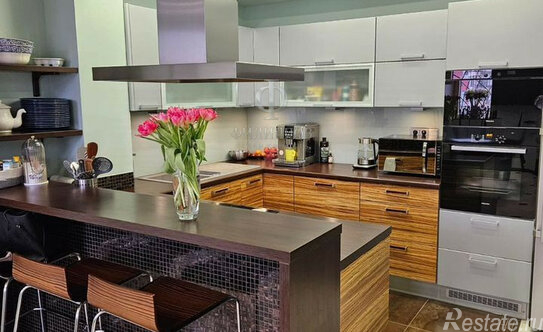 Продажа 6-комн квартиры на вторичном рынке Глухарская улица,  д. 13 к1