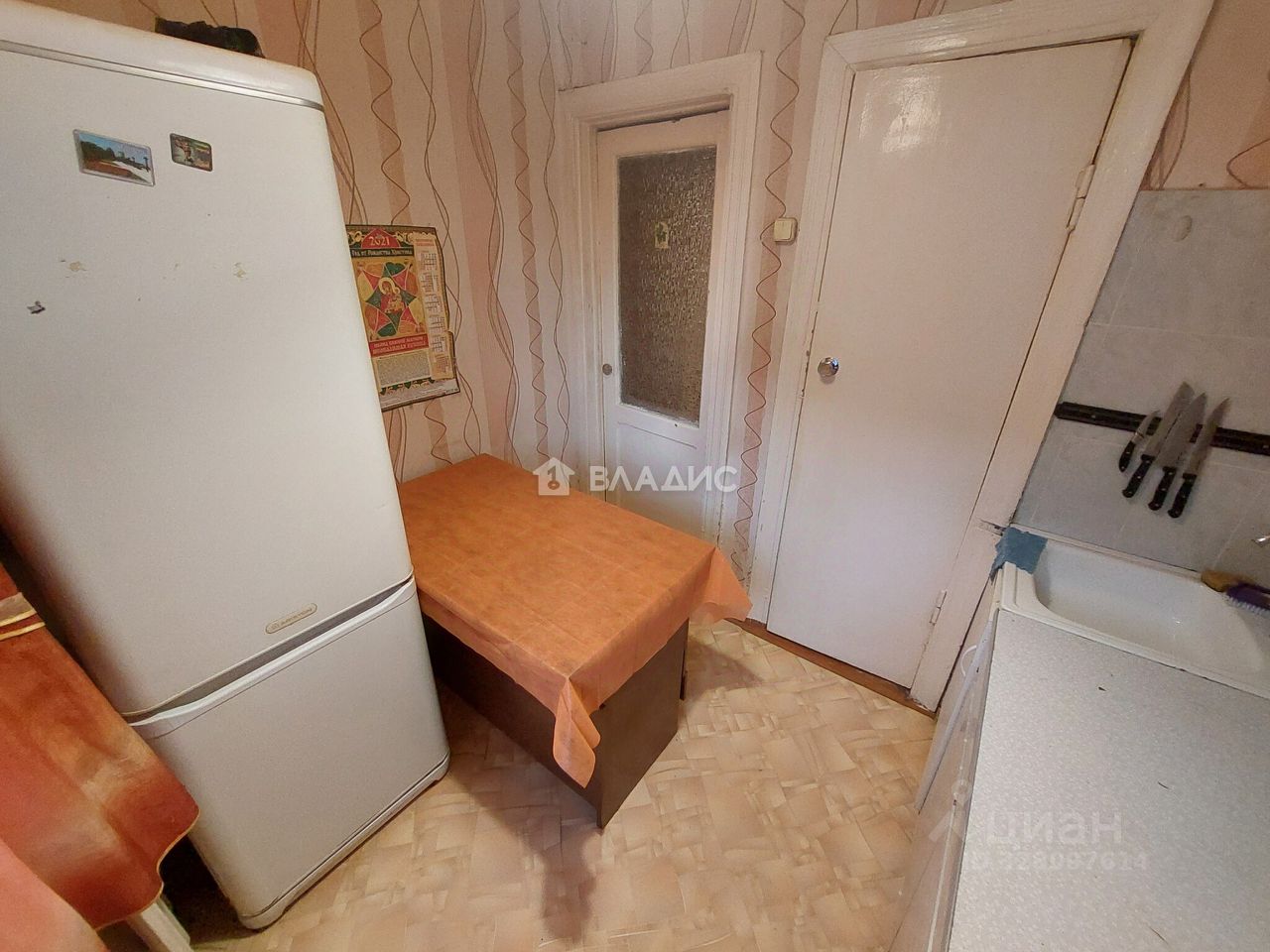 Продажа 2-комн квартиры на вторичном рынке Лопатинский мкр, улица Комсомольская,  д. 8