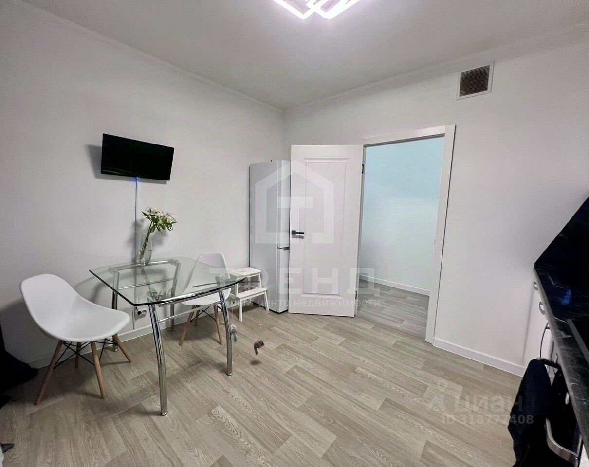 Продажа 3-комн квартиры на вторичном рынке улица Маршала Казакова, 32