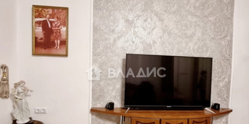 3-комн квартира улица Варвары Петровой,  д. 7