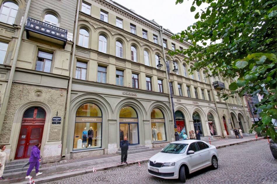 Продажа 3-комн квартиры на вторичном рынке Большая Конюшенная ул,  д. 13