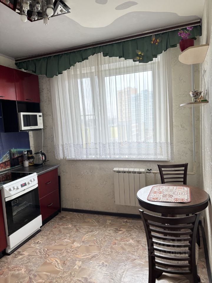 Продажа 2-комн квартиры на вторичном рынке улица Авиаторов, 12