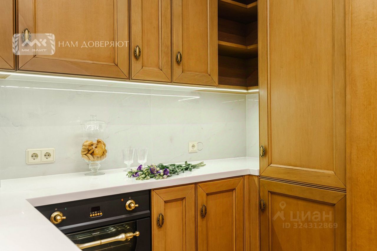 Продажа 3-комн квартиры на вторичном рынке Морской проспект, 28