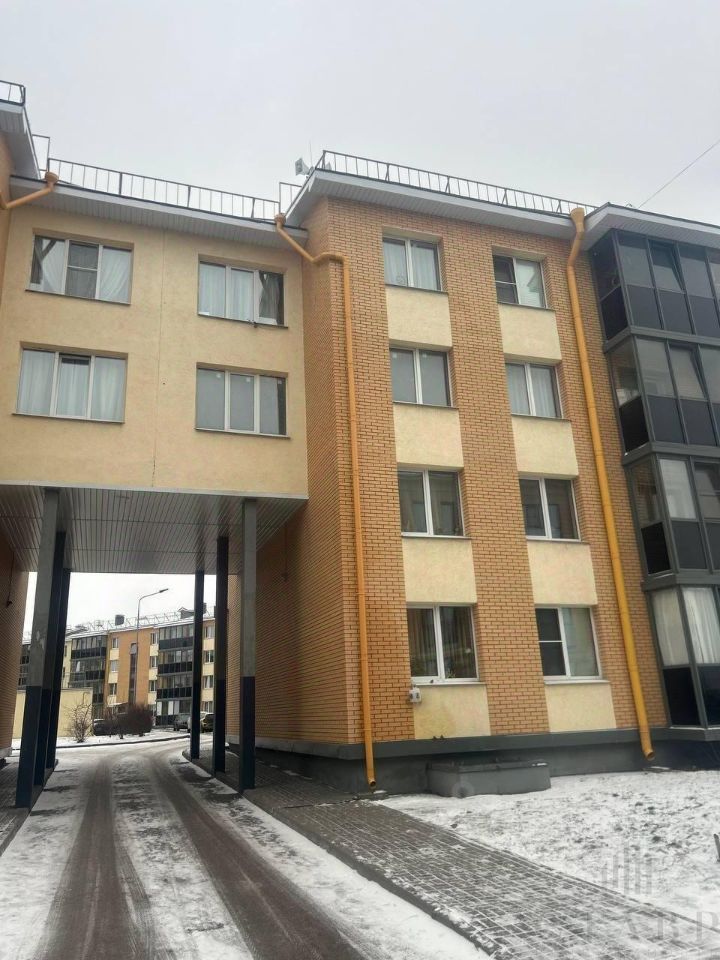 Продажа 3-комн квартиры на вторичном рынке пос. Шушары, Пулковское тер., улица Переведенская, 4к1
