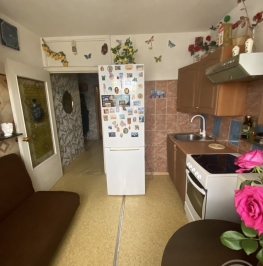 Продажа 2-комн квартиры на вторичном рынке Ломоносов г., Ораниенбаумский просп.,  д. 33,  к. 3