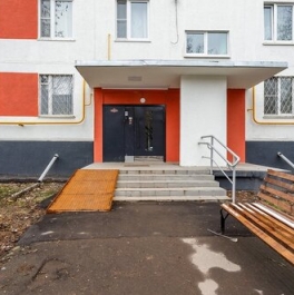 Продажа 1-комн квартиры на вторичном рынке Петрозаводская улица,  д. 22