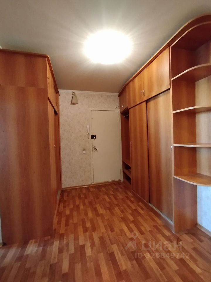 Продажа 2-комн квартиры на вторичном рынке Кириши, проспект Героев, 29