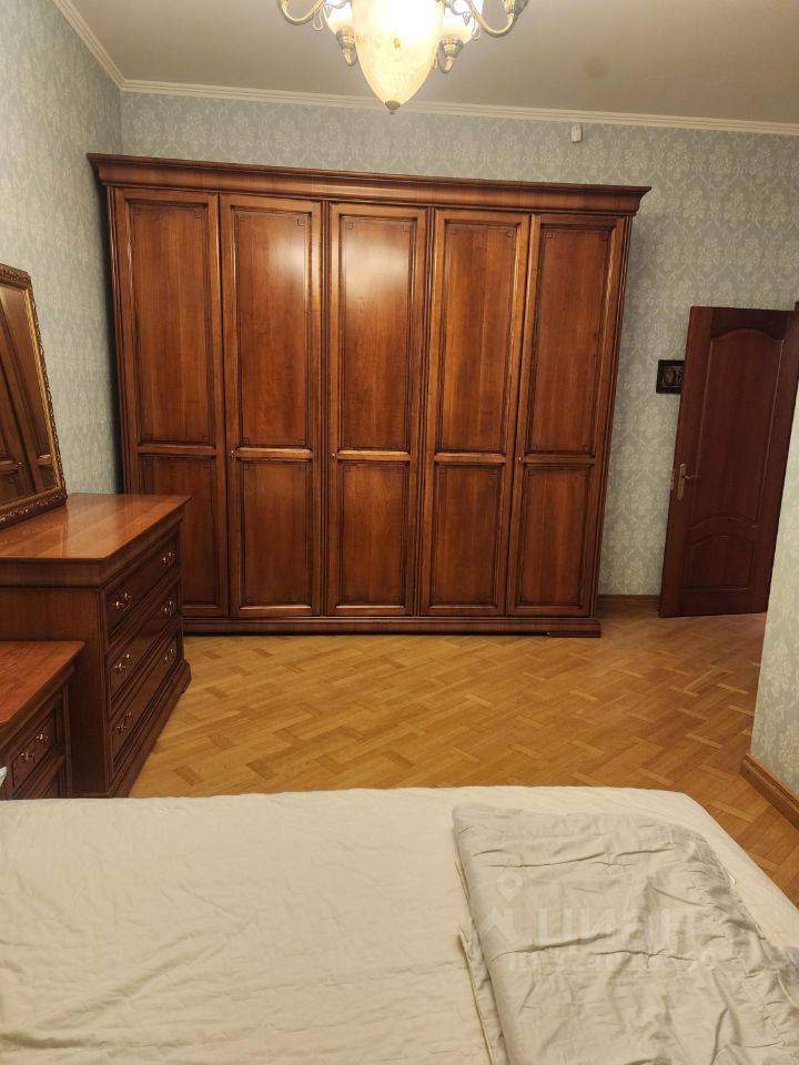 Продажа 3-комн квартиры на вторичном рынке Пушкин, улица Радищева, 2/10