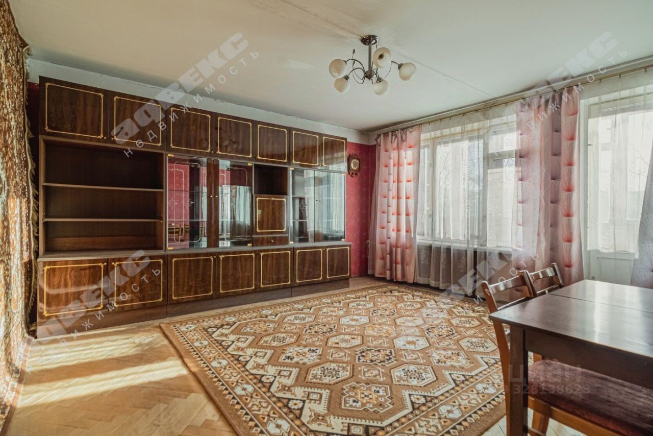 Продажа 3-комн квартиры на вторичном рынке Бухарестская улица, 23К2
