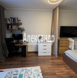 Продажа 2-комн квартиры на вторичном рынке улица Оптиков,  д. 52 к1