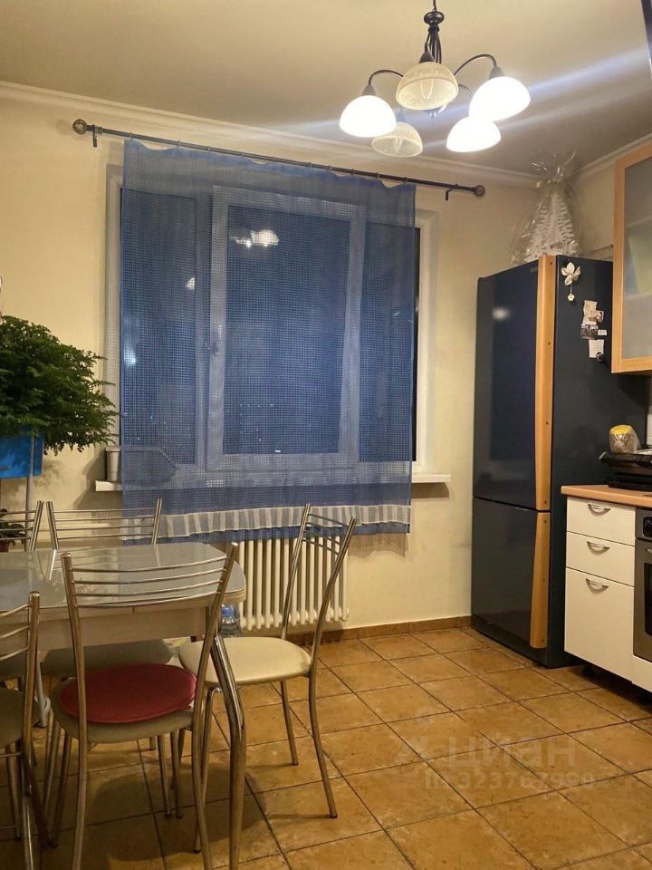 Продажа 2-комн квартиры на вторичном рынке Осенняя улица, 14