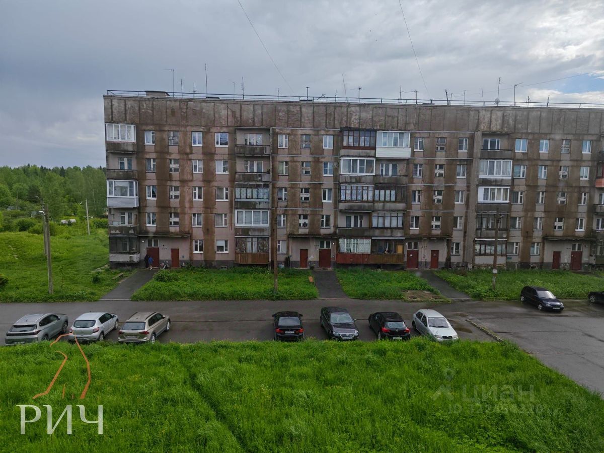 Продажа 1-комн квартиры на вторичном рынке пос. Семрино, 1-я линия, 12