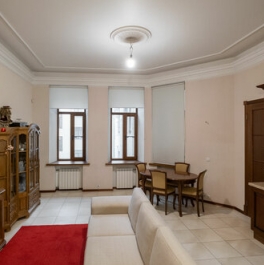 Продажа 4-комн квартиры на вторичном рынке Кирочная улица,  д. 19