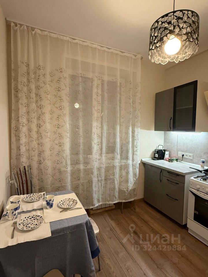 Продажа 2-комн квартиры на вторичном рынке Симферопольский бульвар, 2