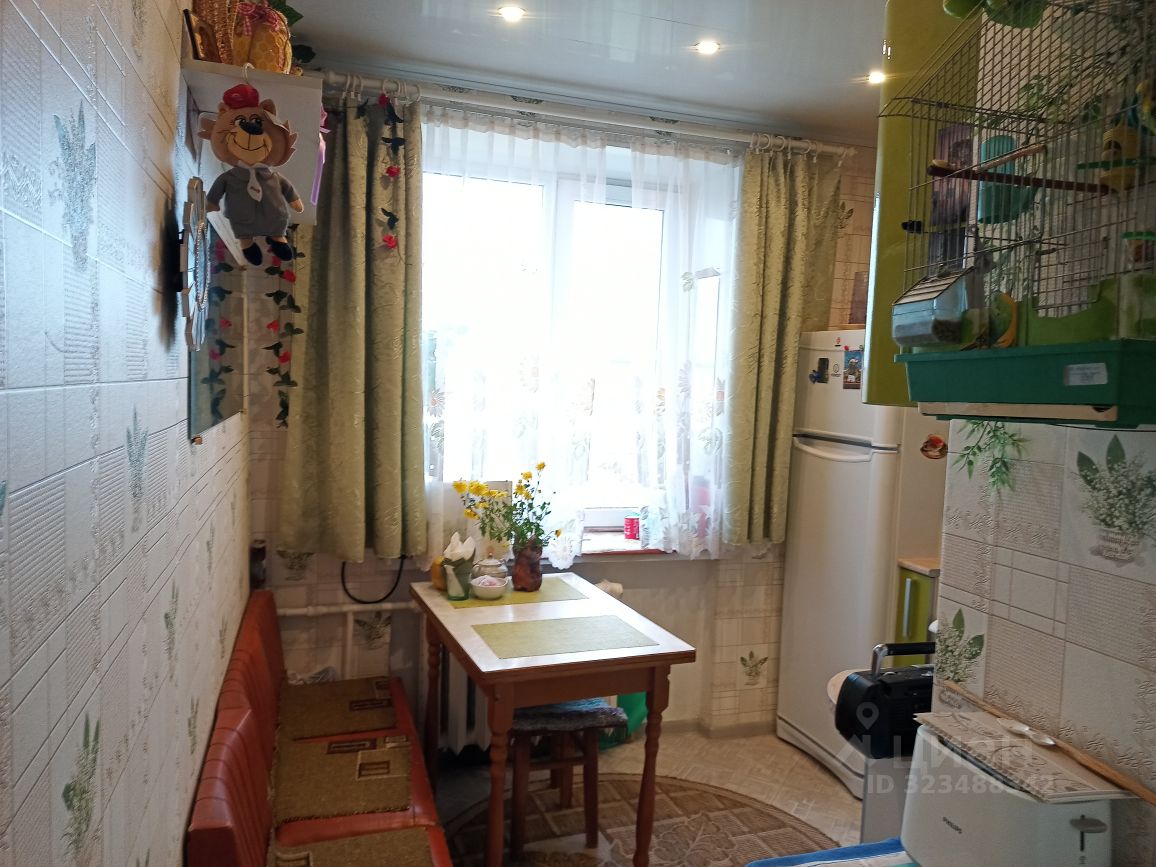 Продажа 2-комн квартиры на вторичном рынке Кириши, проспект Победы, 9