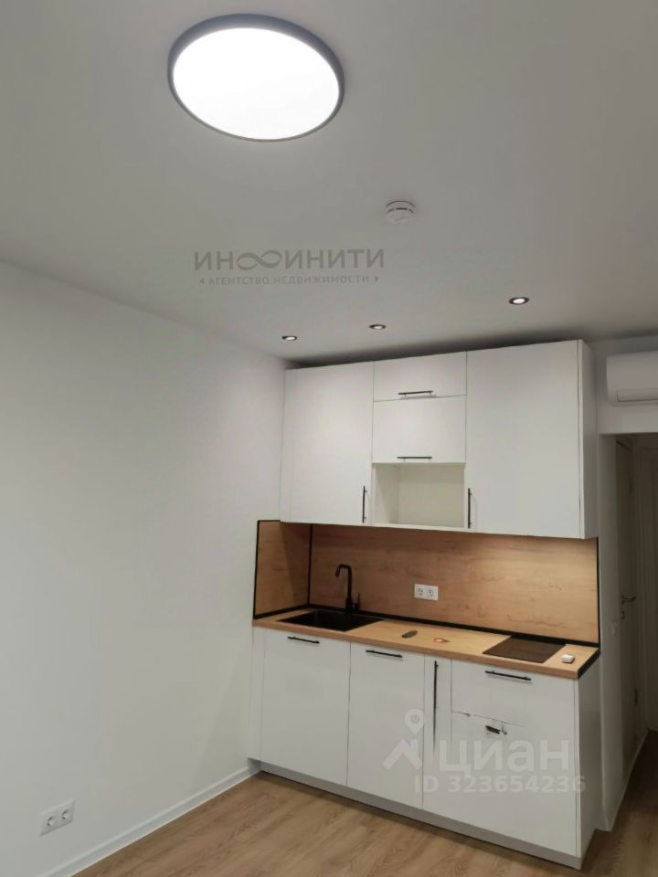 Продажа студии улица Александры Монаховой, 83