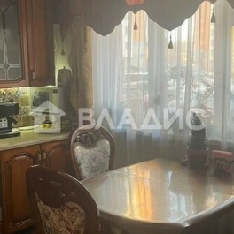 Продажа 3-комн квартиры на вторичном рынке Янтарный, Молодежный б-р,  д. 5/3